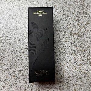 Angela Caglia Daily Botanical Oil 1 oz (30ML) NWT